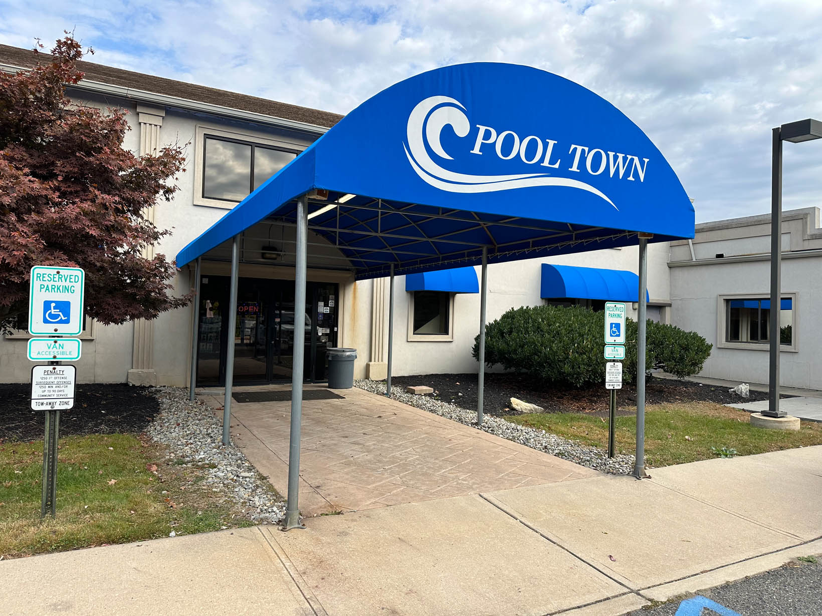 Commercial awning installation heritage