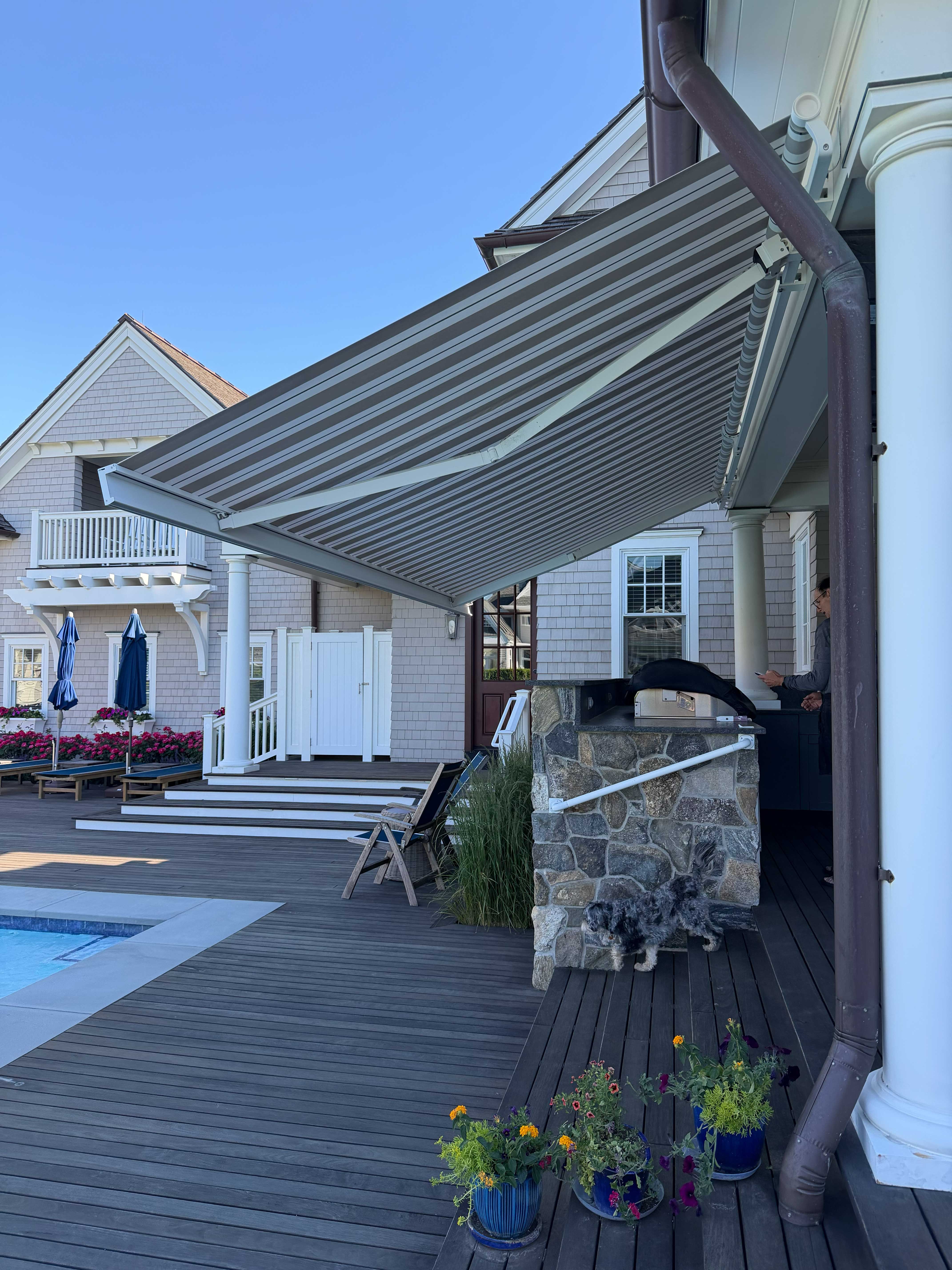 Retractable awning deck